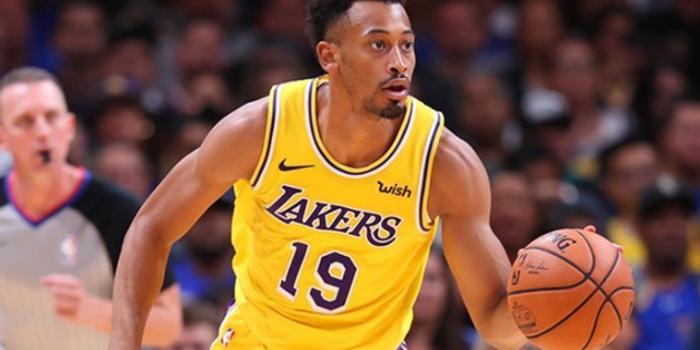  威廉姆斯全能表现鹈鹕击败国王保季后赛