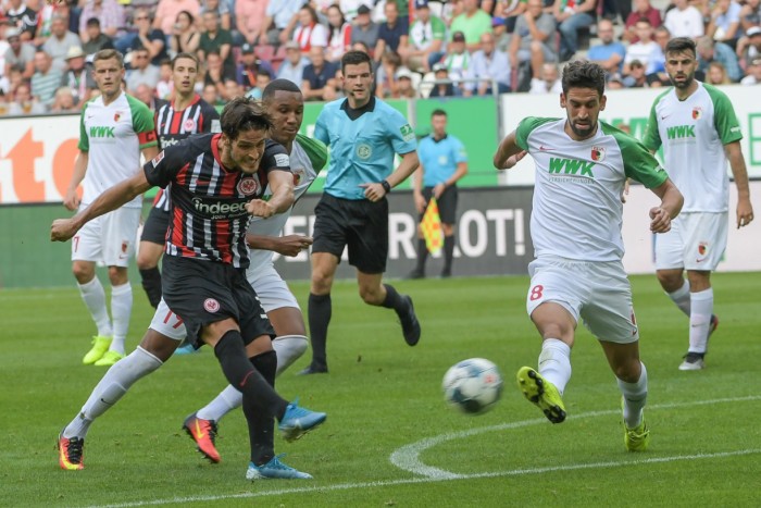  奥格斯堡绝杀逆转取胜，德甲弱队展现顽强斗志