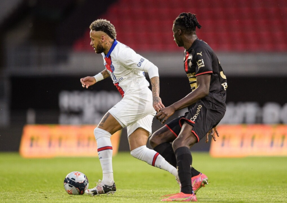  法甲引入半自动越位技术，首轮试运行获裁判好评  